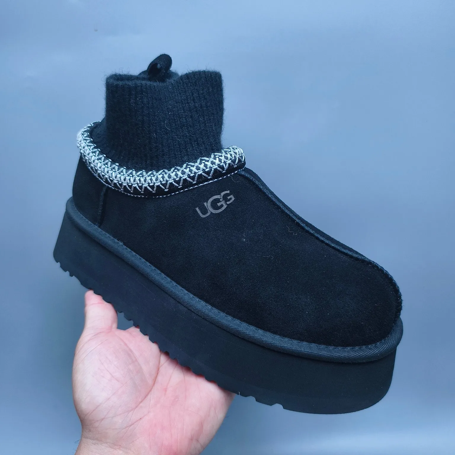 💰520 UGG sheepskin all-in-one snow boots 5956 thick-soled ethnic style braided style Color: maroon black sand matching code: 35-40